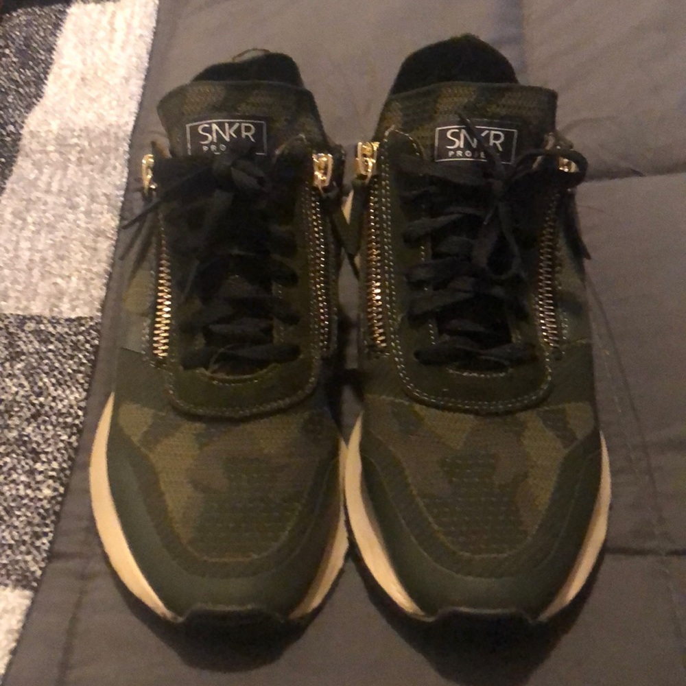 SNKR project sneakers